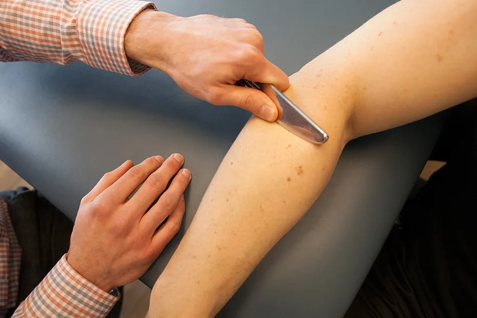 Mobilização de tecidos moles assistida por instrumentos IASTM