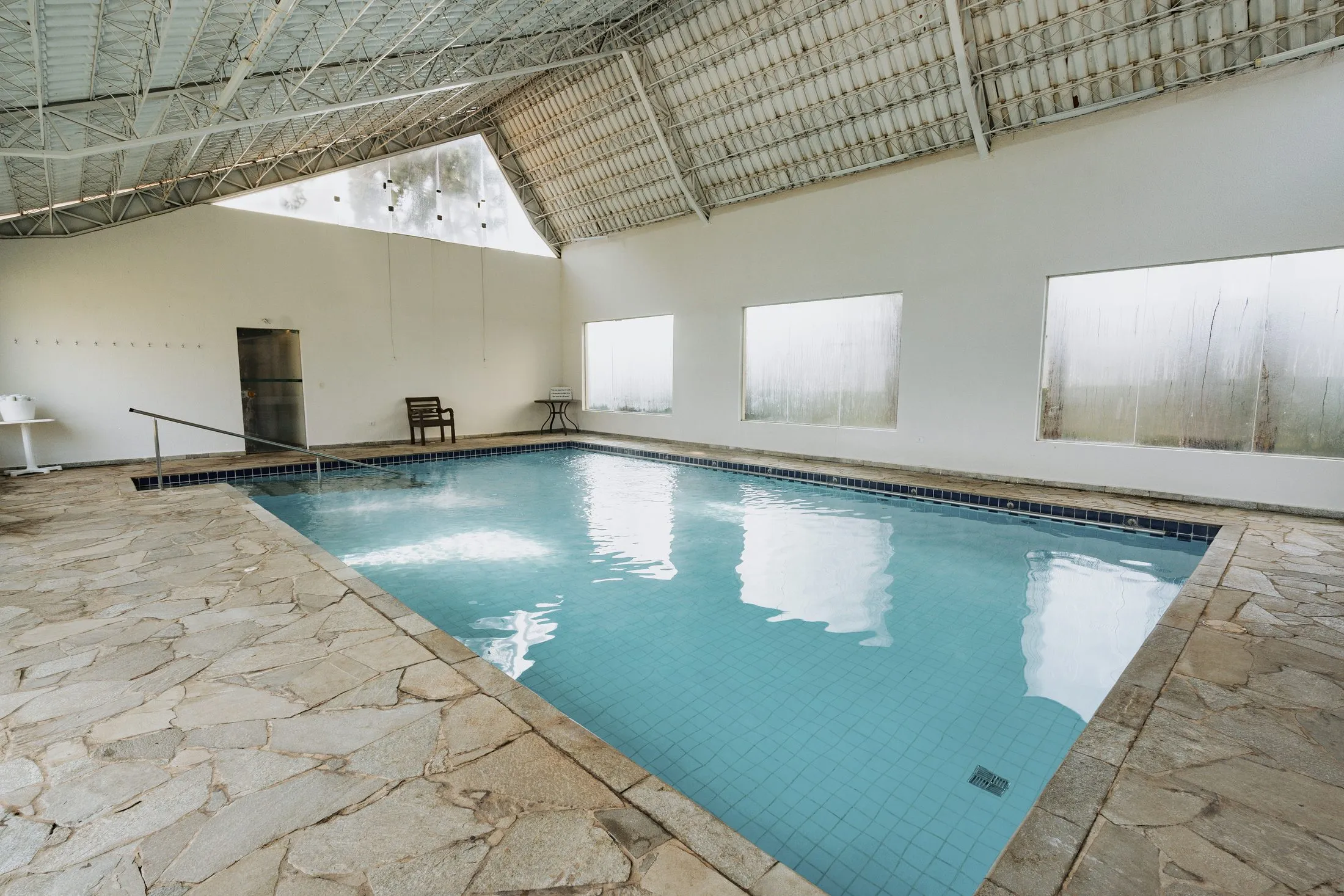 Piscina aquecida coberta